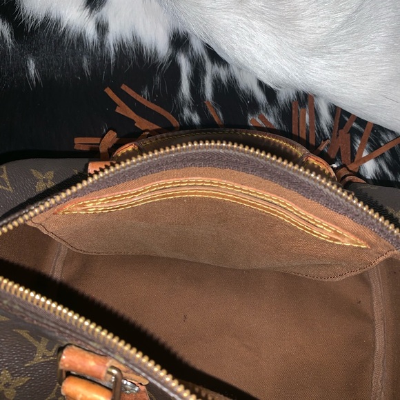 Authentic Louis Vuitton Speedy Bag - Picture 7 of 8